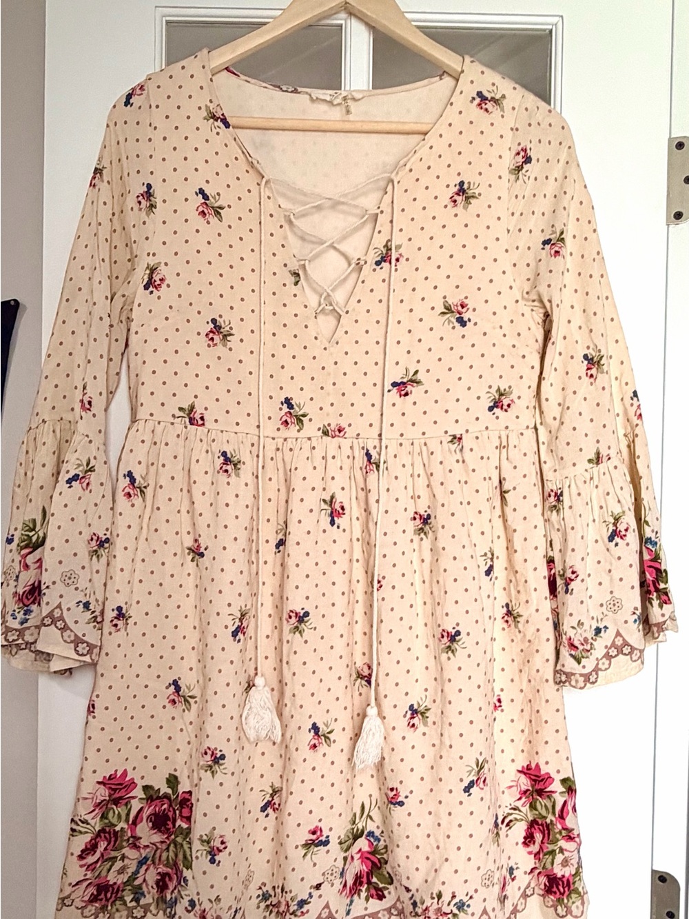 entro Cream Floral Lace-Up Peasant Tunic
